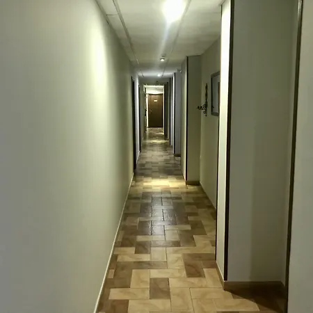 Cervantes 2* サフラ