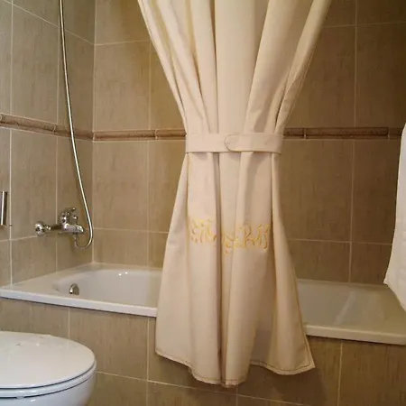 Cervantes 2* サフラ