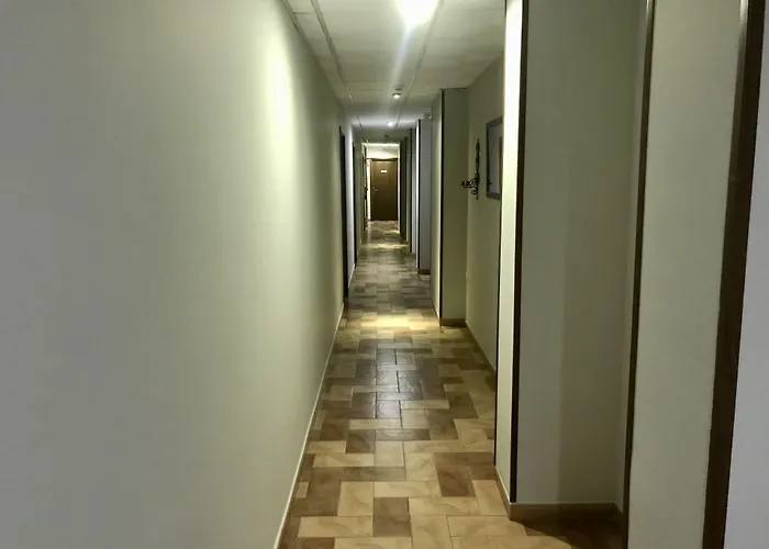 塞万提斯酒店 2* 扎弗拉