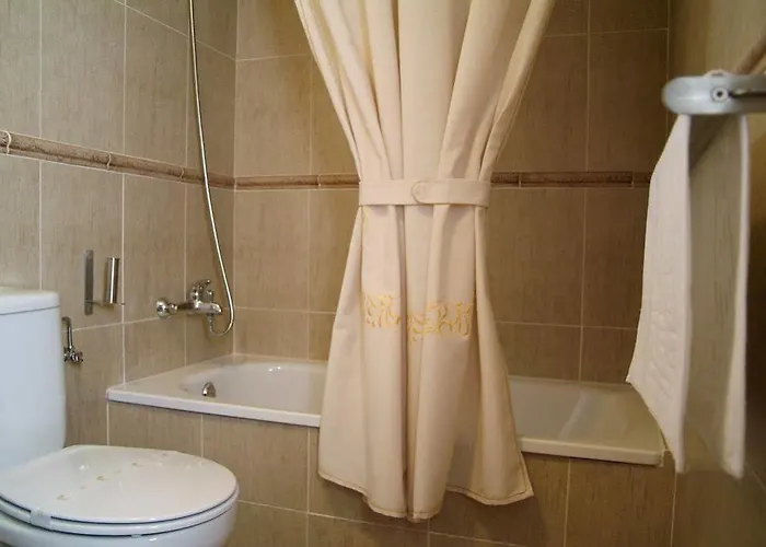 塞万提斯酒店 2* 扎弗拉